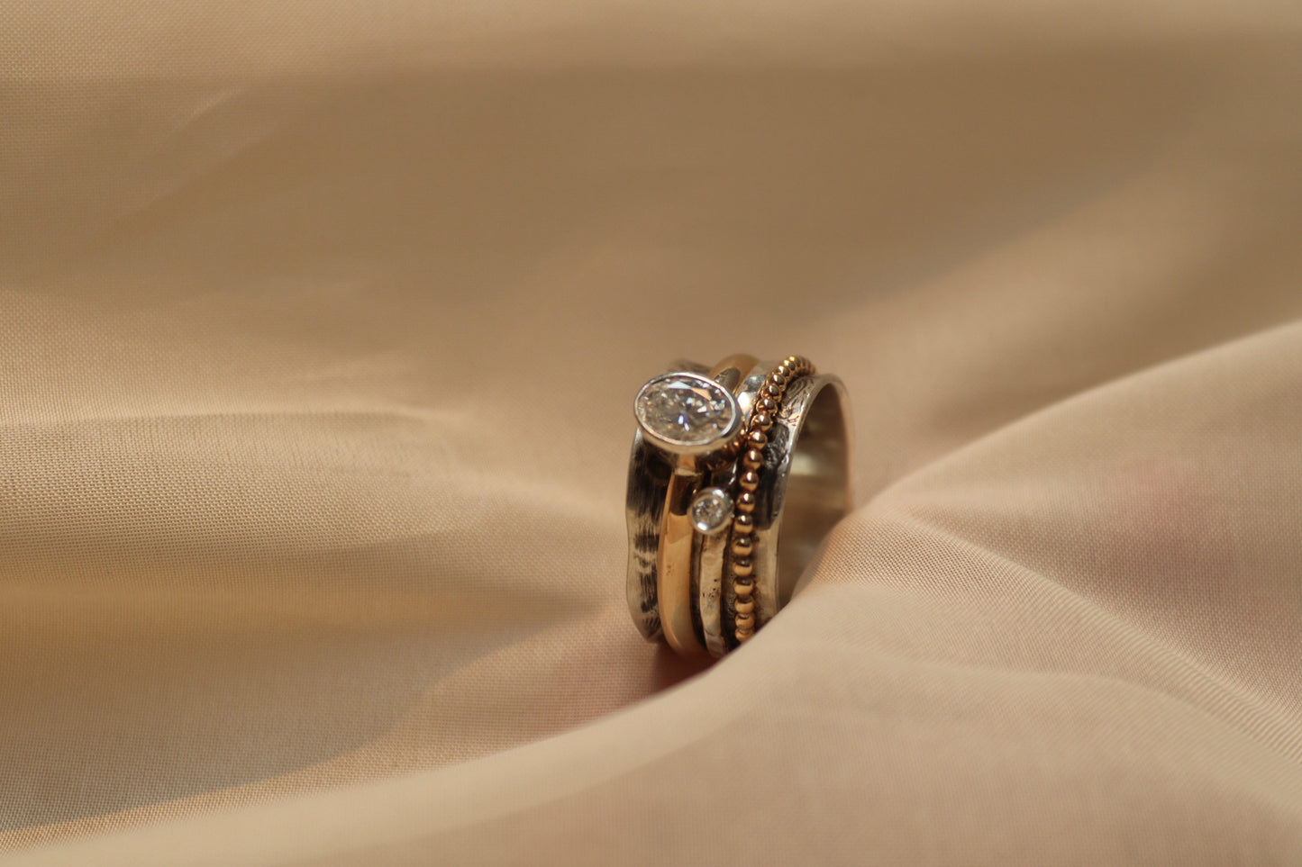 Spinner ring with Moissanite