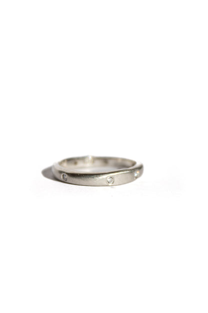 Minimalist Ring with Moissanites