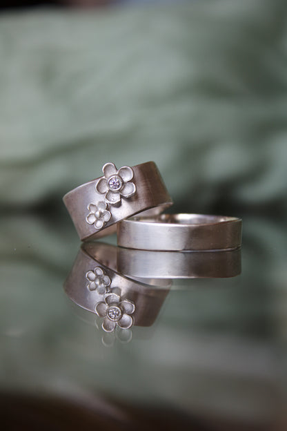 Unisex silver band ring