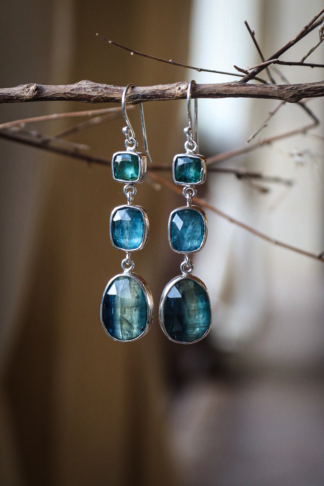 Silver earrings with Kyanites