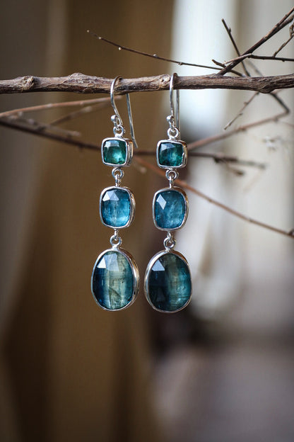 Silver earrings with Kyanites