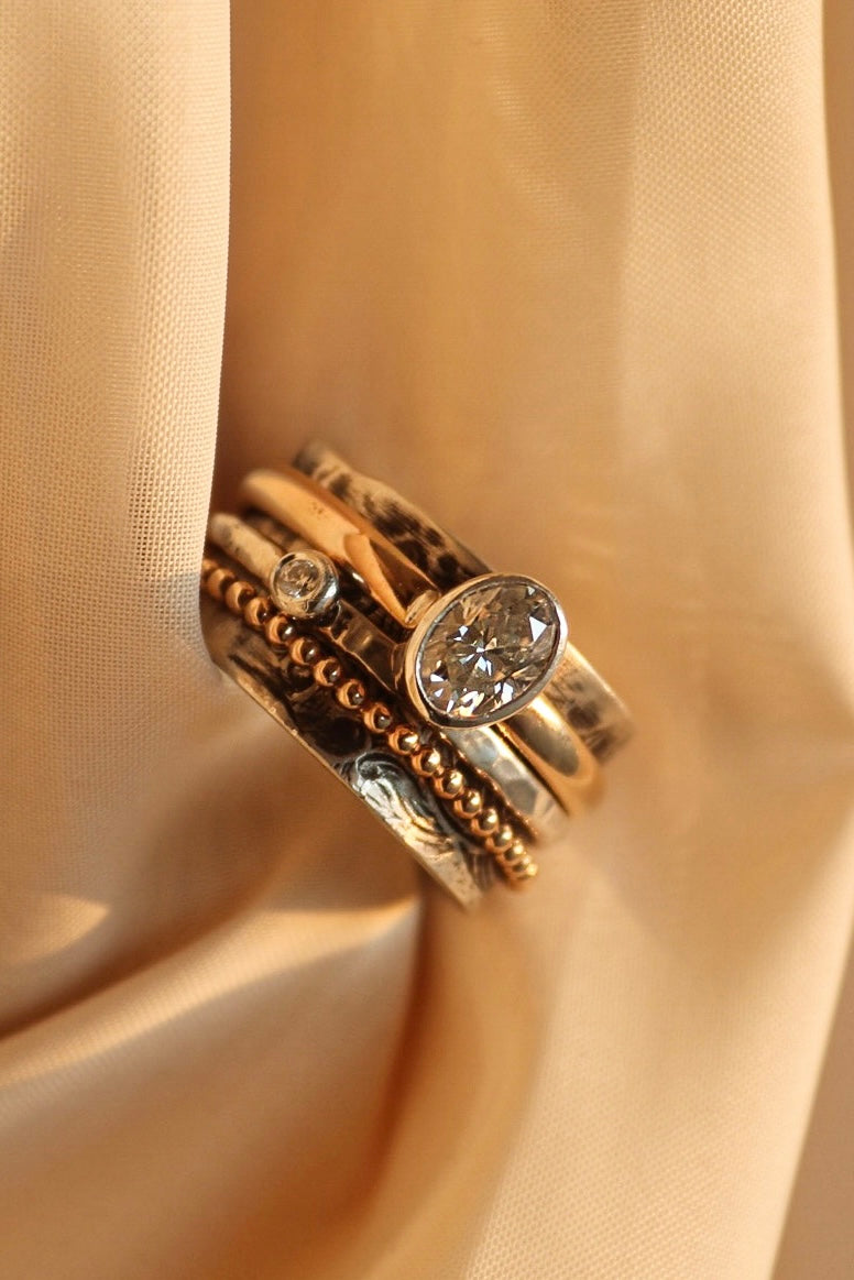 Spinner ring with Moissanite